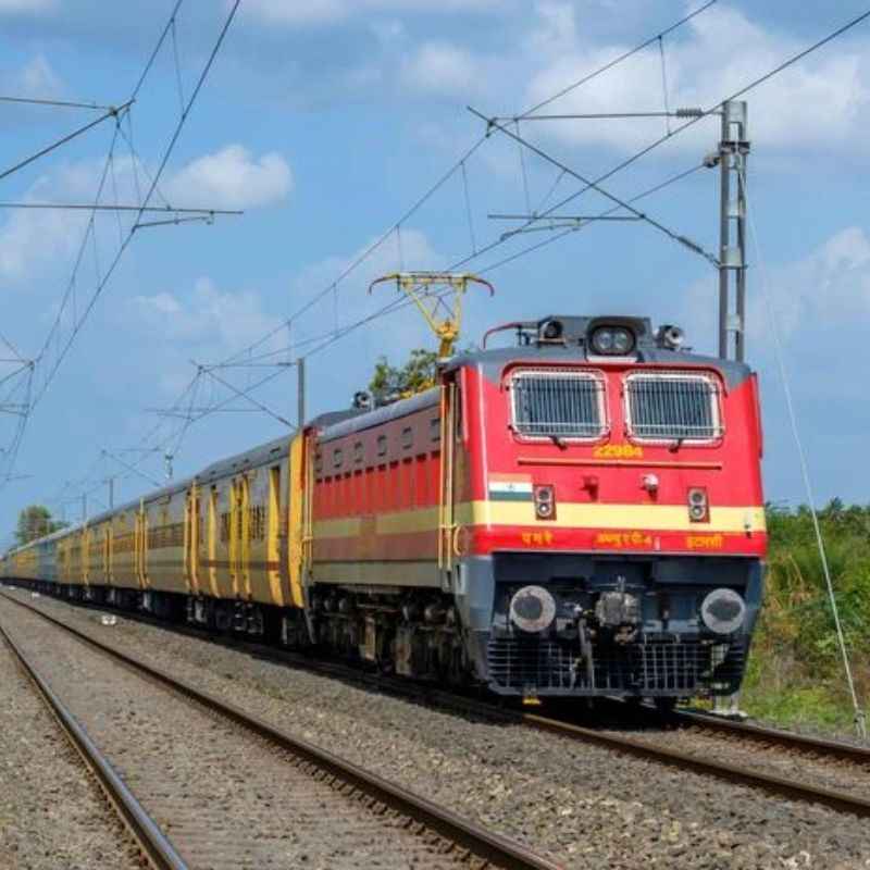रेल्वे — Train